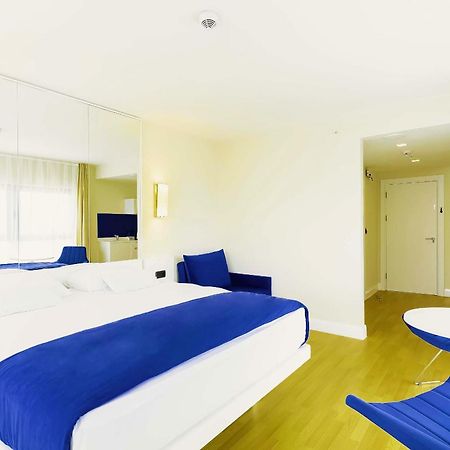 Orbi Twin Towers Aparthotel With Sea View Batumi Bagian luar foto