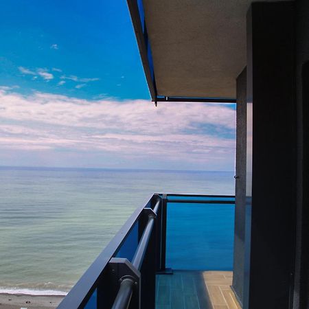 Orbi Twin Towers Aparthotel With Sea View Batumi Bagian luar foto