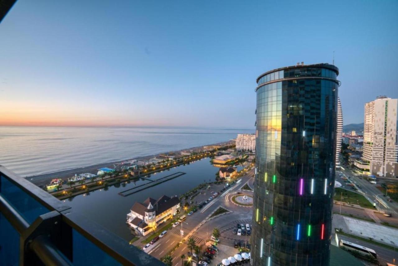 Orbi Twin Towers Aparthotel With Sea View Batumi Bagian luar foto