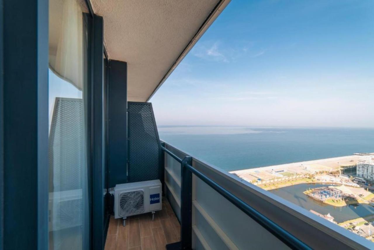 Orbi Twin Towers Aparthotel With Sea View Batumi Bagian luar foto