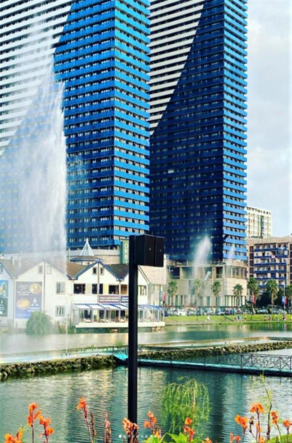 Orbi Twin Towers Aparthotel With Sea View Batumi Bagian luar foto