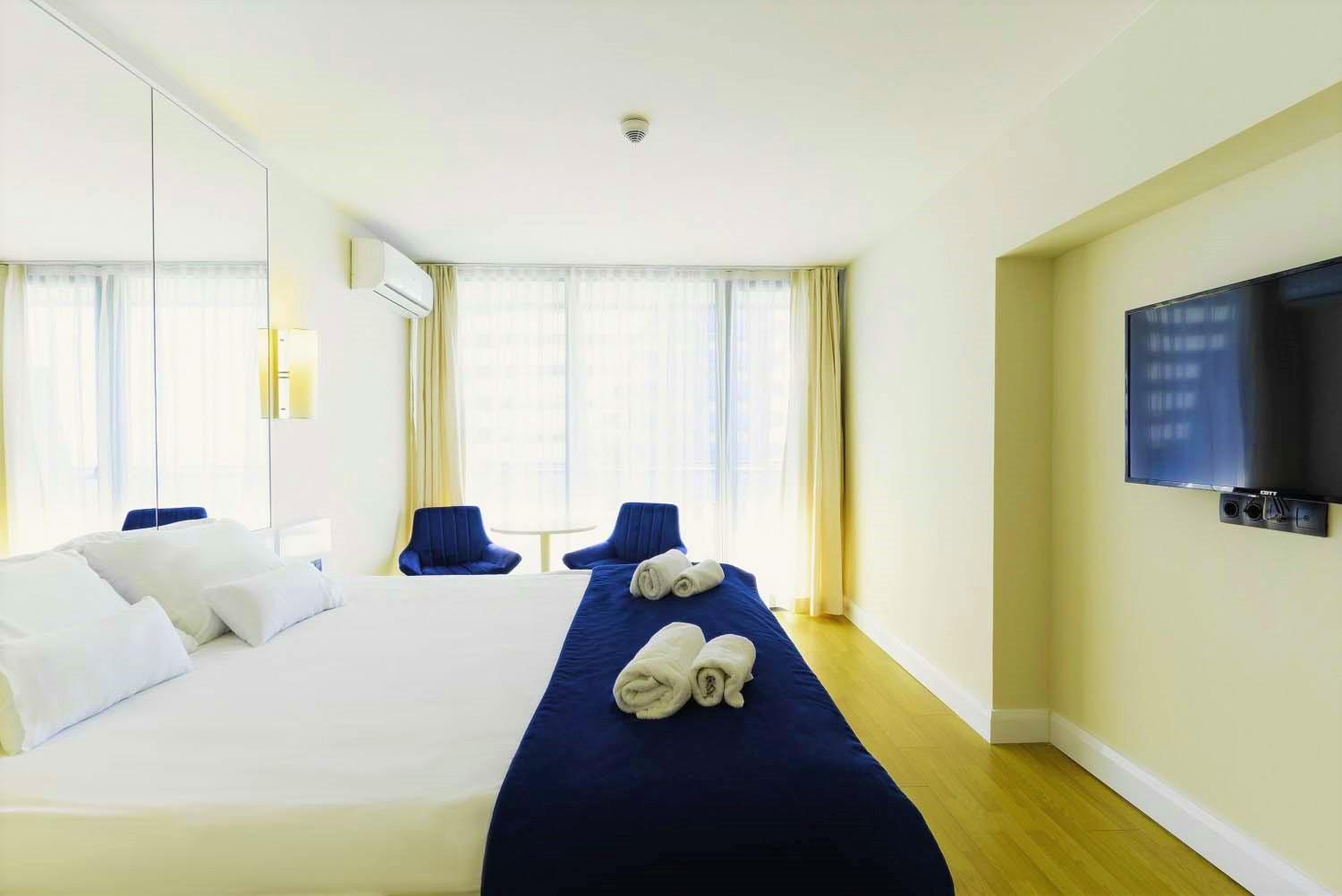Orbi Twin Towers Aparthotel With Sea View Batumi Bagian luar foto