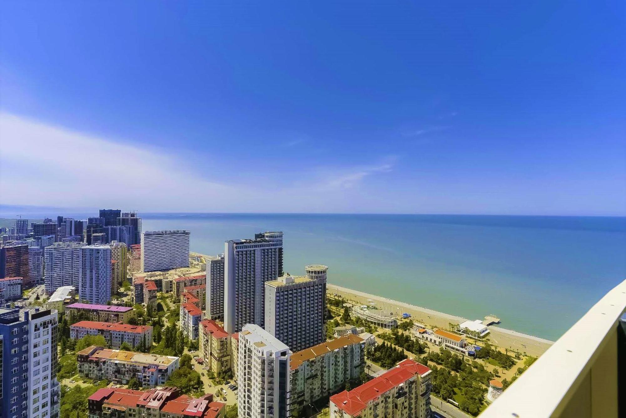 Orbi Twin Towers Aparthotel With Sea View Batumi Bagian luar foto