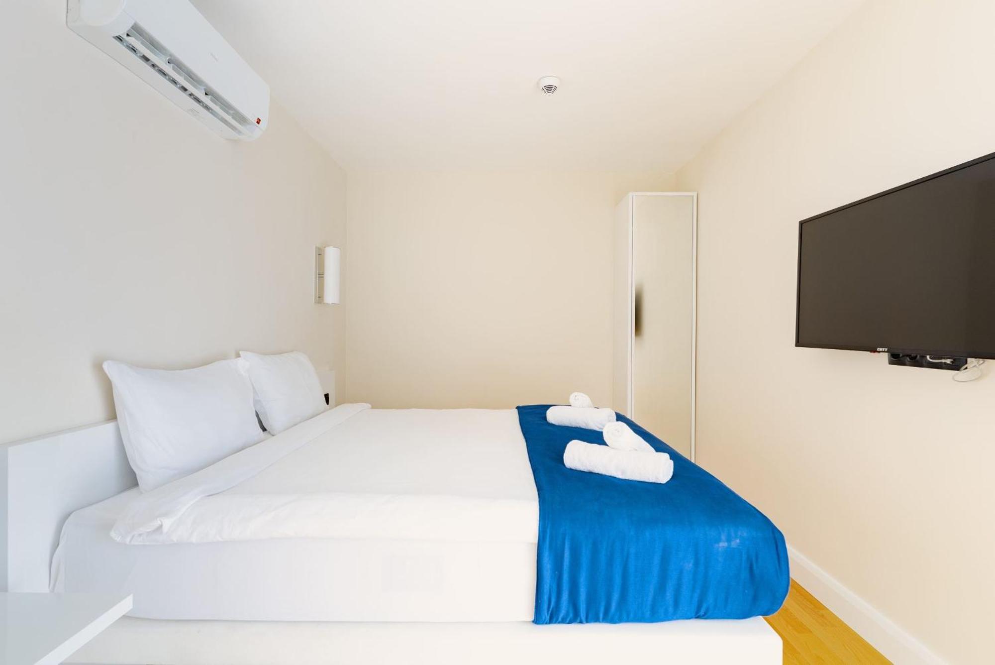 Orbi Twin Towers Aparthotel With Sea View Batumi Bagian luar foto
