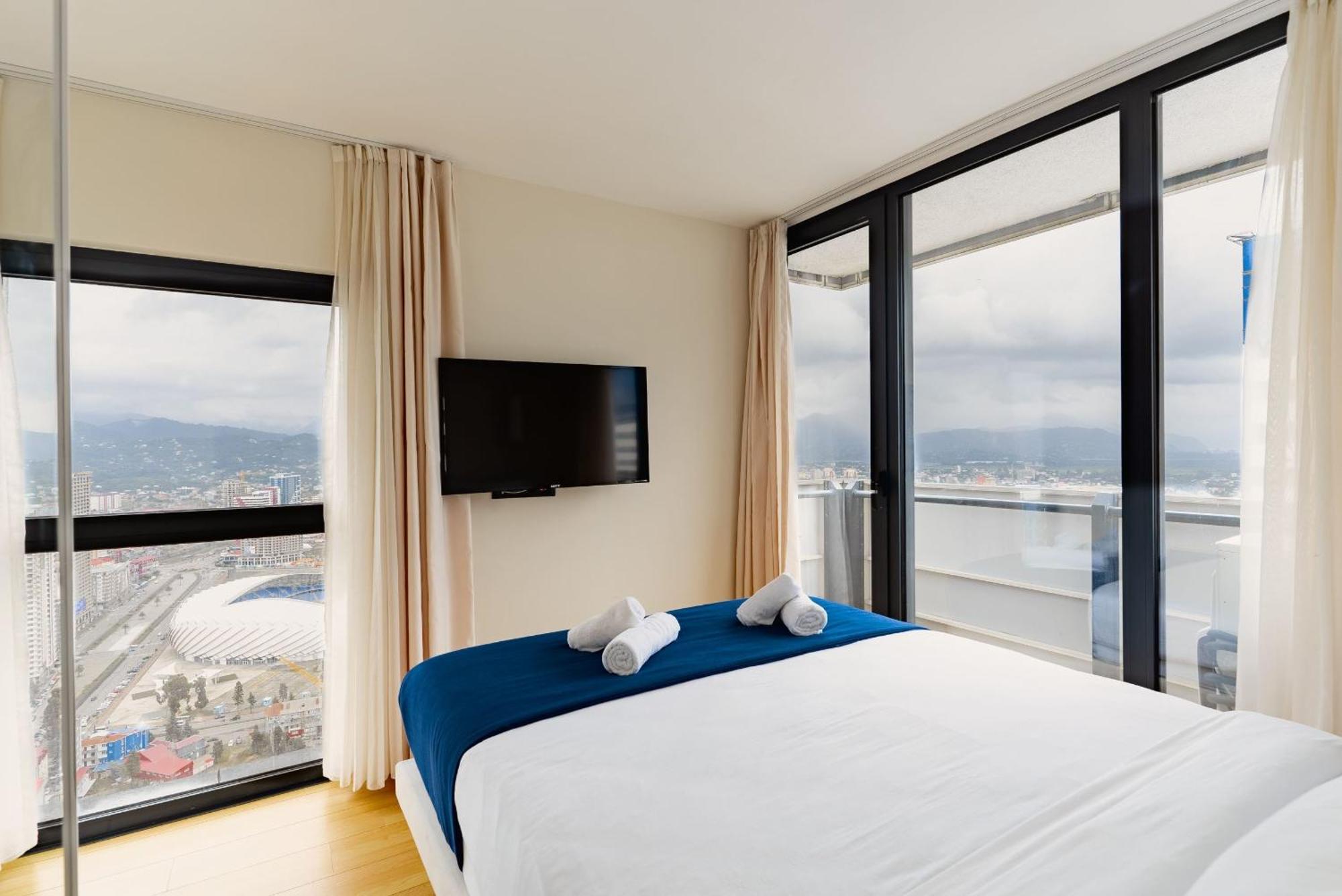 Orbi Twin Towers Aparthotel With Sea View Batumi Bagian luar foto