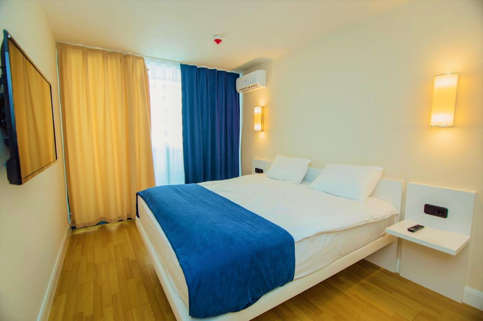 Orbi Twin Towers Aparthotel With Sea View Batumi Bagian luar foto