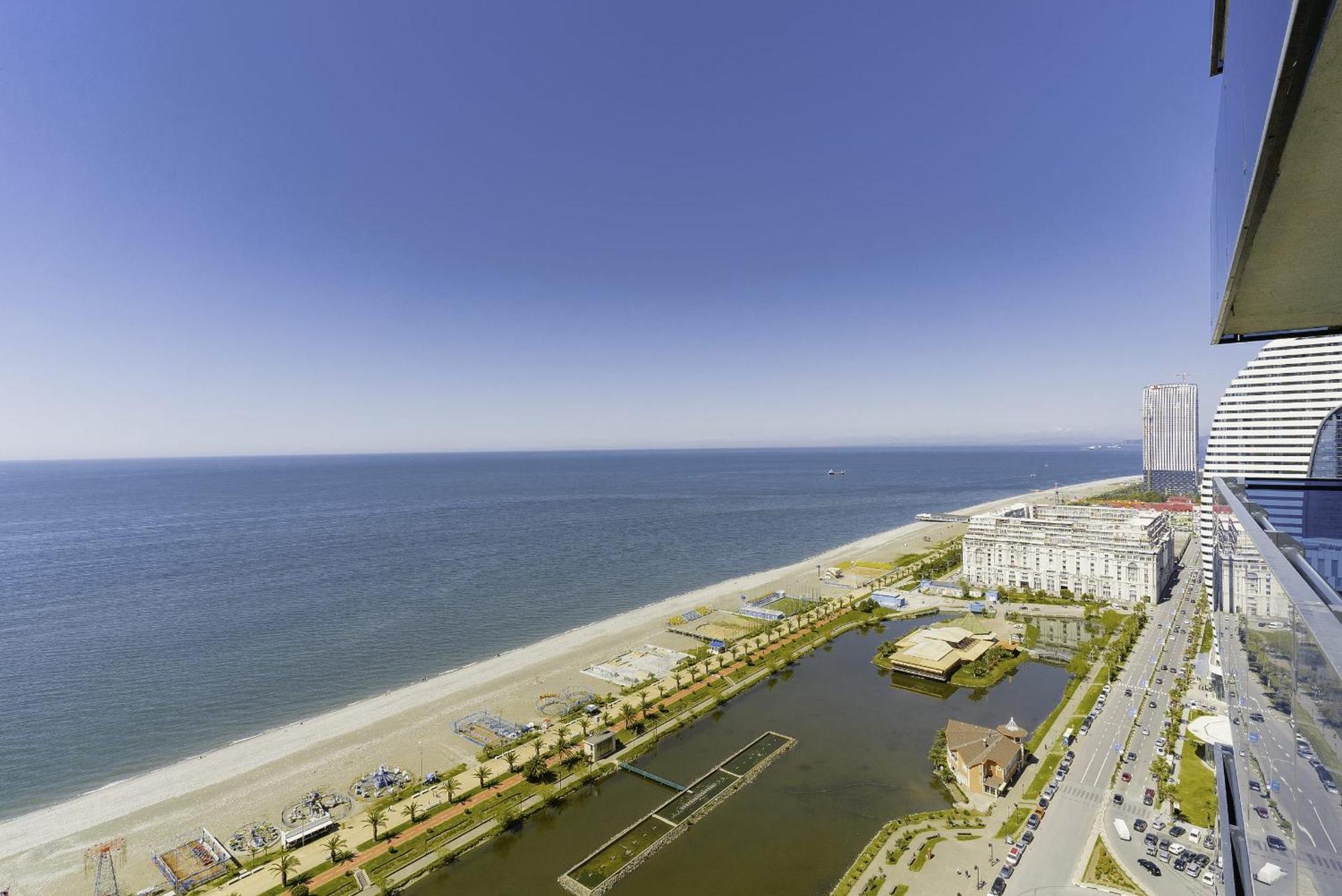 Orbi Twin Towers Aparthotel With Sea View Batumi Bagian luar foto