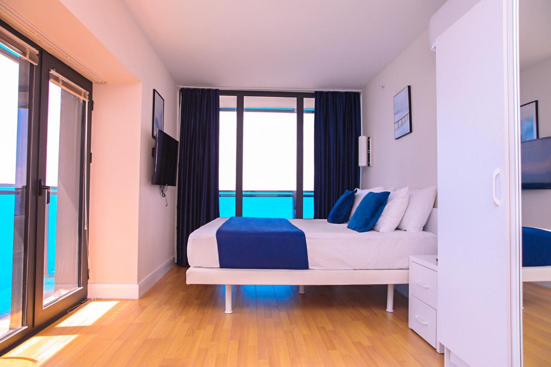 Orbi Twin Towers Aparthotel With Sea View Batumi Bagian luar foto